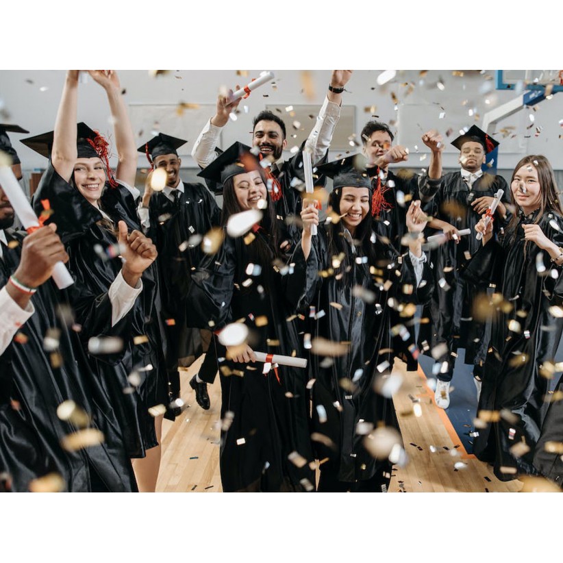 Μενού για πάρτυ αποφοίτησης 30 ατόμων σε πιατέλες Μενού για πάρτυ αποφοίτησης 30 ατόμων σε πιατέλες