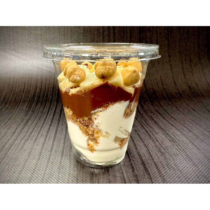 Γιαούρτι Nutella, μπανάνα, μπισκότο και φουντούκια Γιαούρτι Nutella, μπανάνα, μπισκότο και φουντούκια