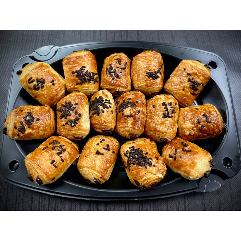 Πιατέλα 20 τμχ μικρά κρουασάν με μαύρη σοκολάτα Πιατέλα 20 τμχ μικρά κρουασάν με μαύρη σοκολάτα