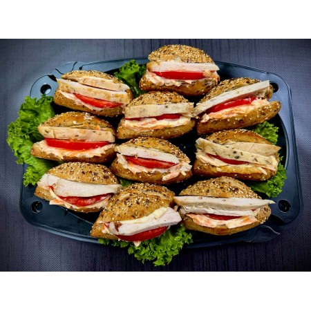 Πιατέλα 10 τμχ μικρές μπαγκέτες πολύσπορες κοτόπουλο φιλέτο, ντομάτα και mustard carrot sauce