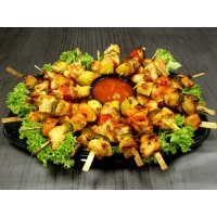 Πιατέλα 20 τμχ σουβλάκια κοτόπουλο με ανανά Πιατέλα 20 τμχ σουβλάκια κοτόπουλο με ανανά