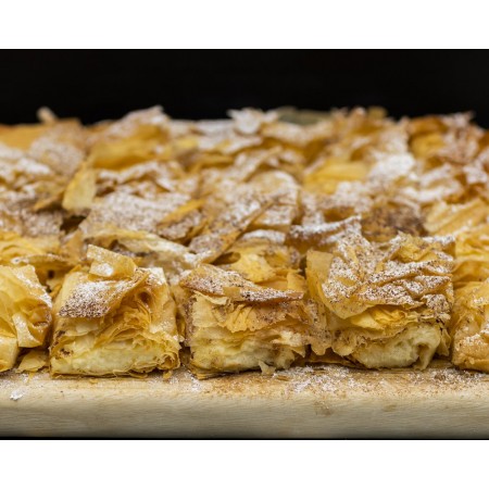 Πιατέλα 16 μικρά τμχ μπουγάτσα κρέμα παραδοσιακή με ζάχαρη και κανέλα