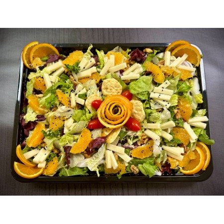 Σαλάτα catering με γραβιέρα Κρήτης και πορτοκάλι για 10 άτομα